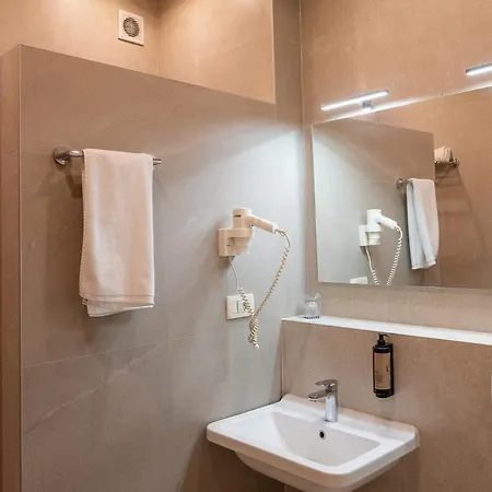 מלון Boutique Ukus 4*