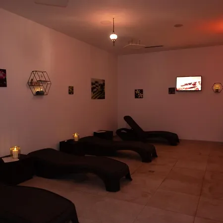 Boutique Ukus מלון 4*