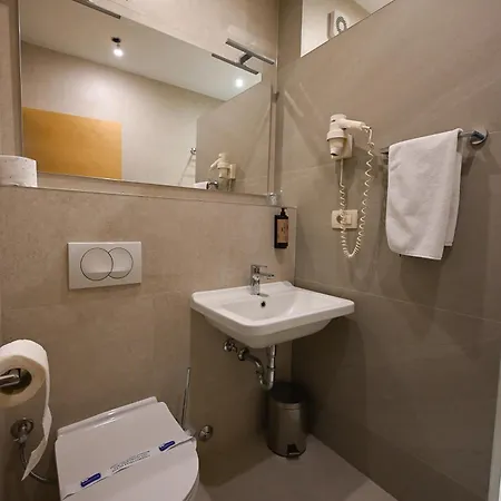 מלון Boutique Ukus 4*